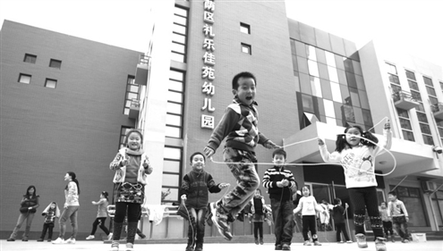 推行幼儿园镇村一体化管理,能有效破解农村园的发展瓶颈记者王晓峰摄